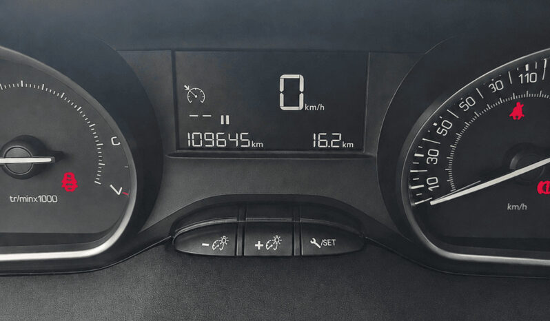 
PEUGEOT 208 Style 82ch full									