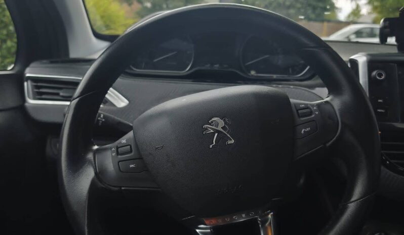 
PEUGEOT 208 Style 82ch full									