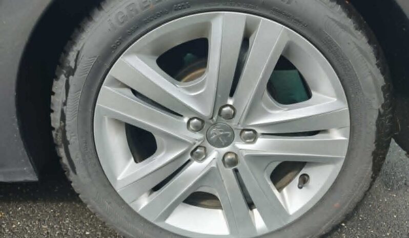 
PEUGEOT 208 Style 82ch full									