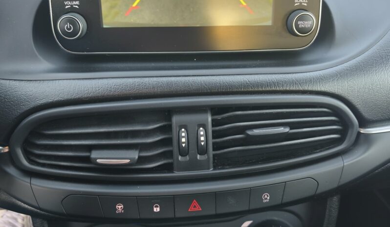 
FIAT TIPO 5 PORTES 1.4 95 ch finition Lounge full									