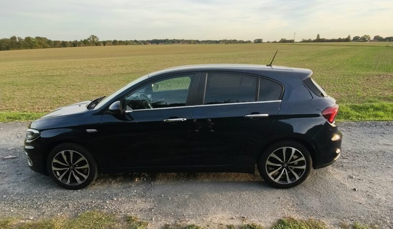 
FIAT TIPO 5 PORTES 1.4 95 ch finition Lounge full									