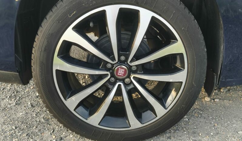 
FIAT TIPO 5 PORTES 1.4 95 ch finition Lounge full									