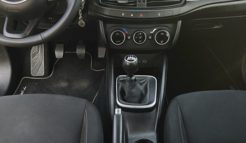 
FIAT TIPO 5 PORTES 1.4 95 ch finition Lounge full									